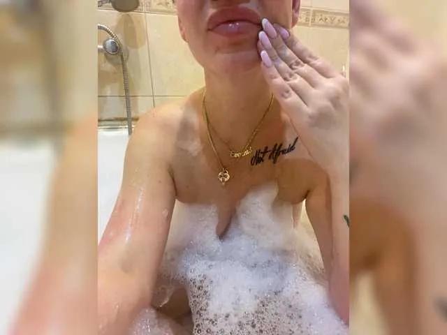 Alicexhoney — I like seeing you are going crazy watching me teasing. I love exploring my sexual limits and I am intrigued by a lot of desires on the subject of online sex