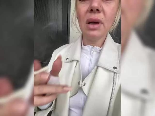 Offline Alicexhoney on BongaCams