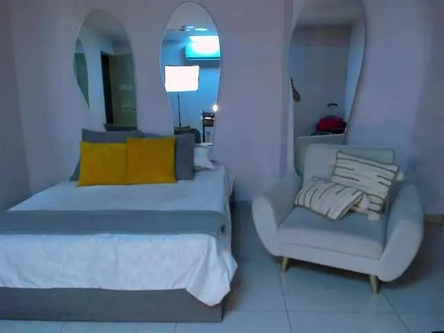 Offline AlinaKravitz on BongaCams