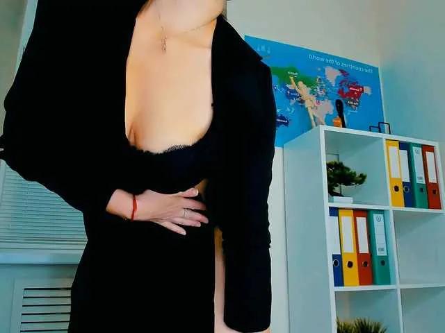 Freechat AnaMills on BongaCams