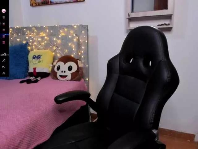 Offline angelaagomez on BongaCams