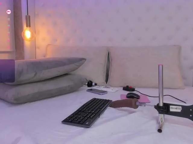 Offline annie-clarkson on BongaCams