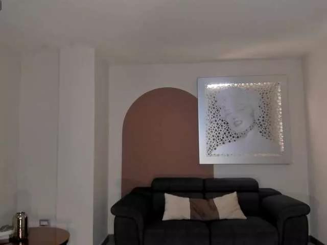 Offline ArianaDumont on BongaCams