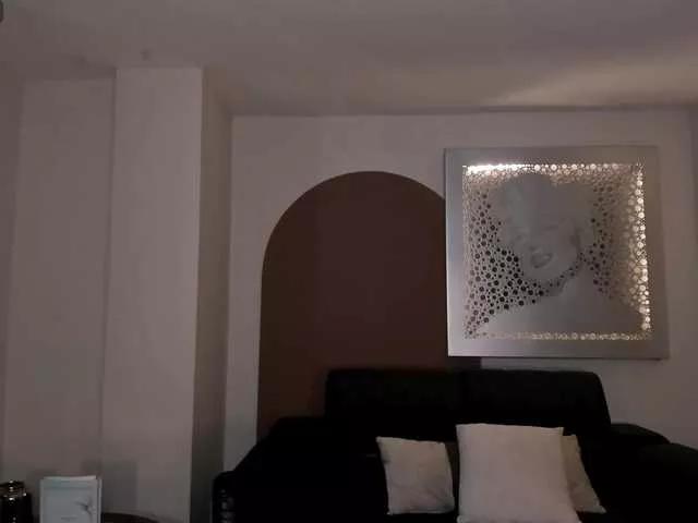 Offline ArianaDumont on BongaCams