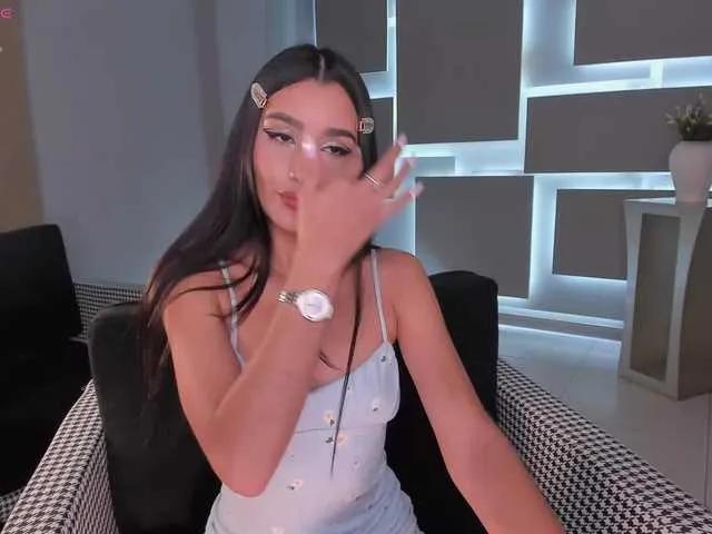 BellaCarteer — Educated people, who challenge me to leave my comfort zone, who talk to me affectionately but who fuck me hard