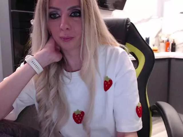 Offline blondalina on BongaCams