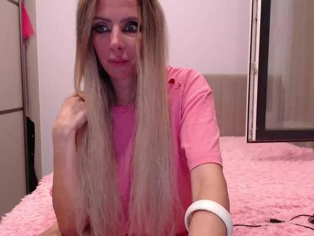 Offline blondalina on BongaCams