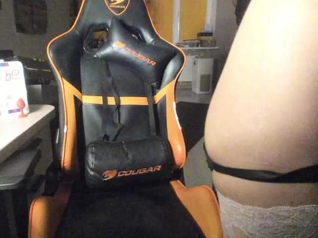 Offline CamDragonic24 on BongaCams