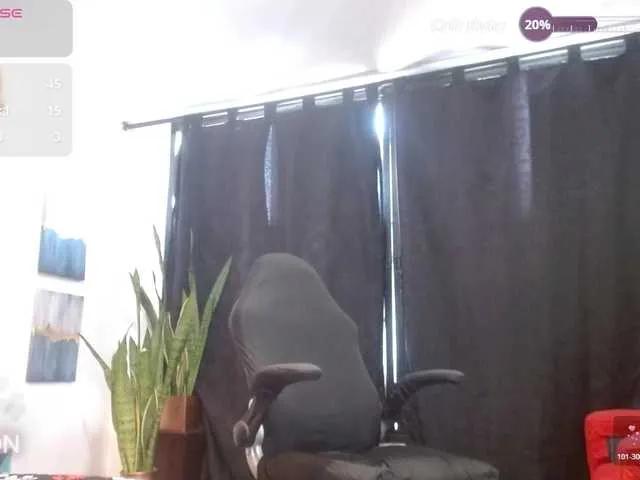 Offline carolineF1 on BongaCams