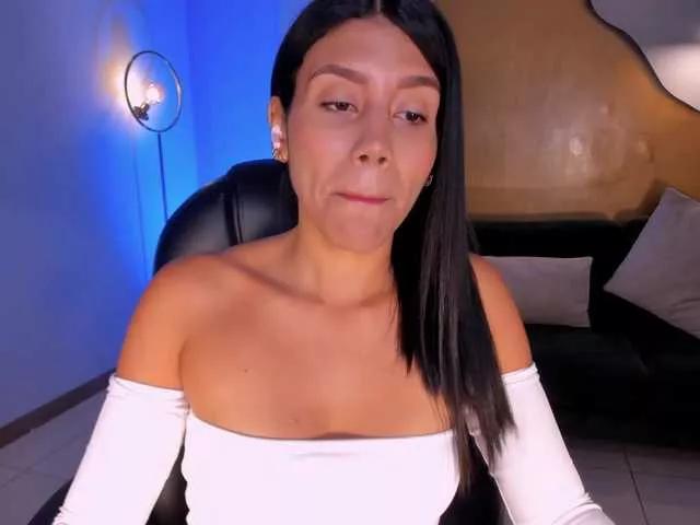 Offline charlotte-Cox on BongaCams