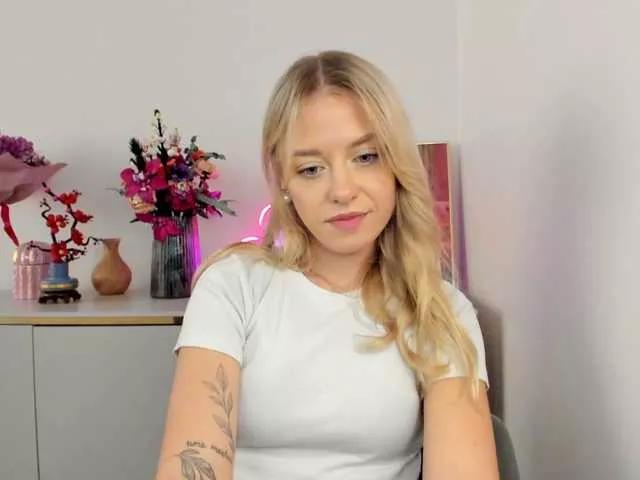 Offline CindyGlam on BongaCams