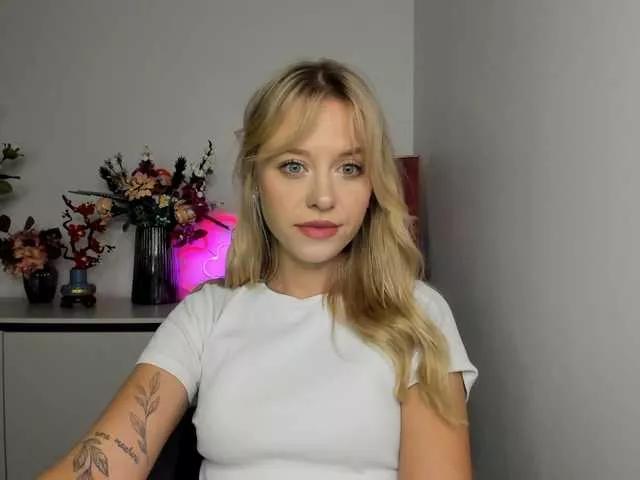 Offline CindyGlam on BongaCams