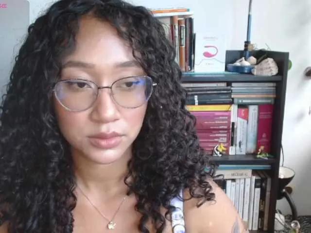 Offline clitia-xx on BongaCams