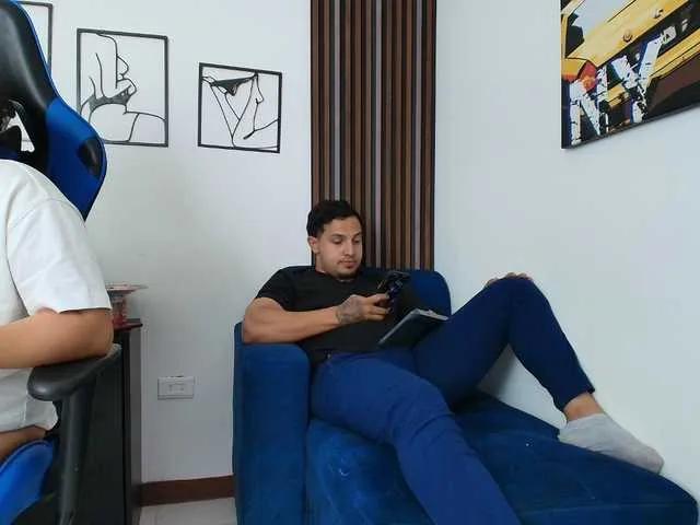 Offline couplee-horny on BongaCams