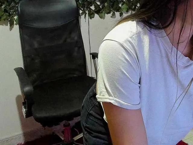 DestinyHills —  Squirt for you
 Ride Dildo Hot 
 Sucks cock delicious 
 Vibrations in my pussy hard 
 I love it the Anal 