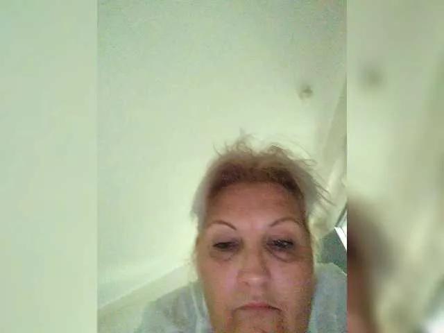 Freechat DivineBlond on BongaCams