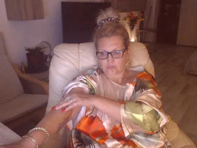 Freechat DivineBlond on BongaCams