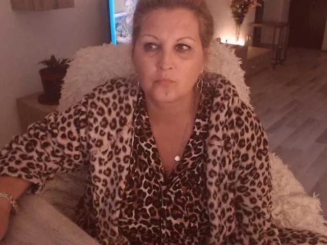 Freechat DivineBlond on BongaCams