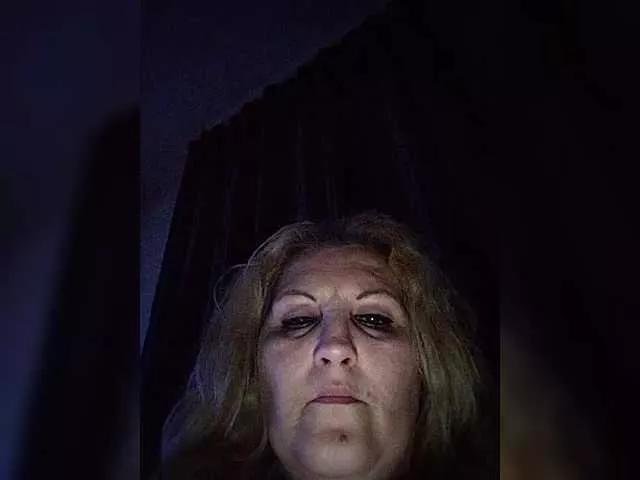 Freechat DivineBlond on BongaCams