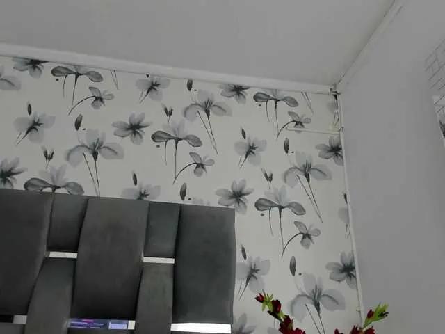 Offline Ehotloveaxxx on BongaCams