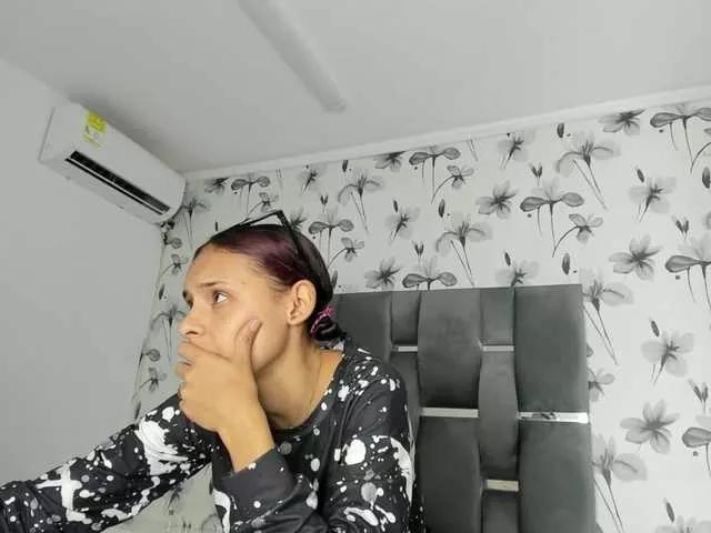 Offline Ehotloveaxxx on BongaCams