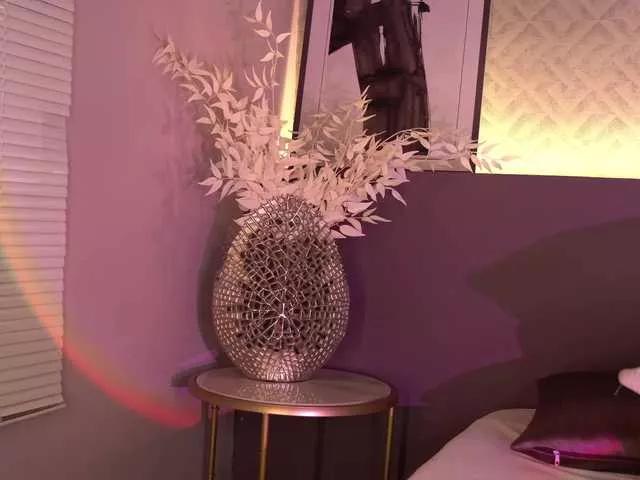 ElleDiane on BongaCams 