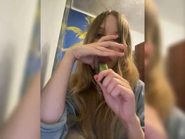 Freechat Emmalove13 on BongaCams