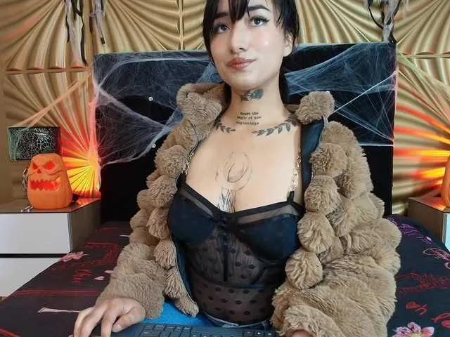 Offline emmily-keller on BongaCams