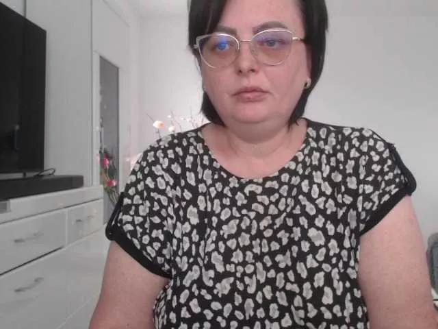Offline Emyllywhite on BongaCams