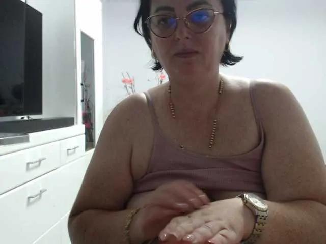 Offline Emyllywhite on BongaCams