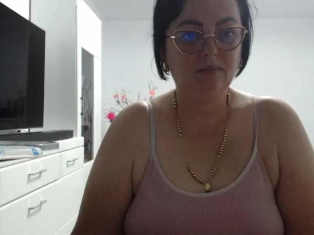 Offline Emyllywhite on BongaCams