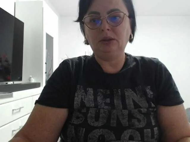 Offline Emyllywhite on BongaCams
