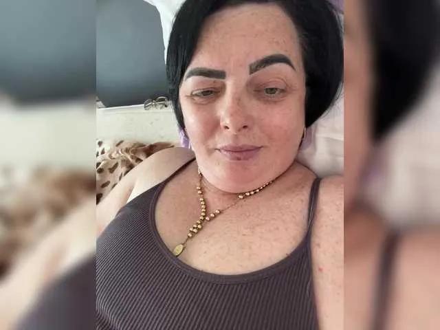 Offline Emyllywhite on BongaCams