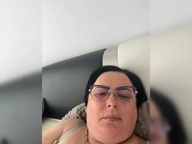 Offline Emyllywhite on BongaCams