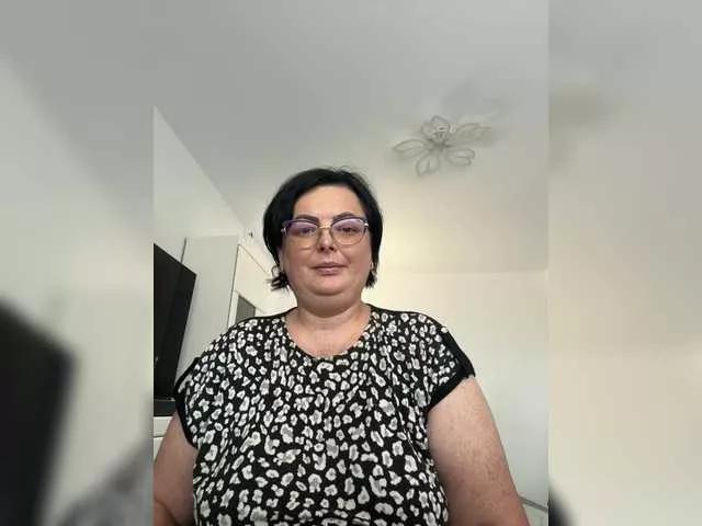 Offline Emyllywhite on BongaCams