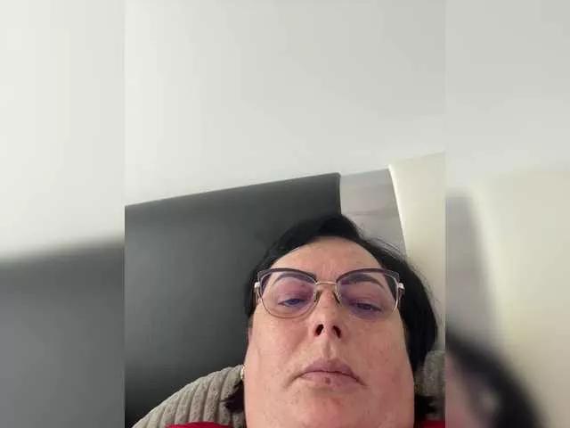 Offline Emyllywhite on BongaCams