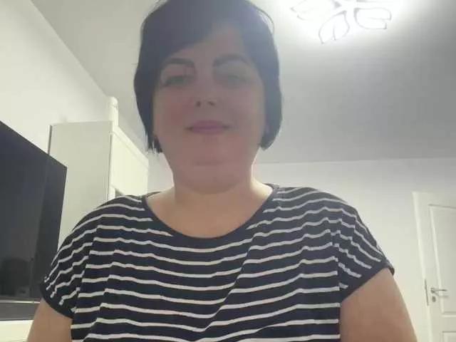 Offline Emyllywhite on BongaCams