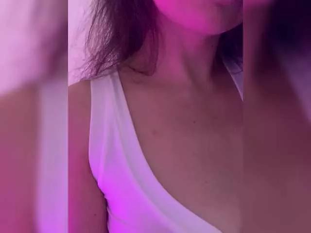 Offline FeeBee on BongaCams