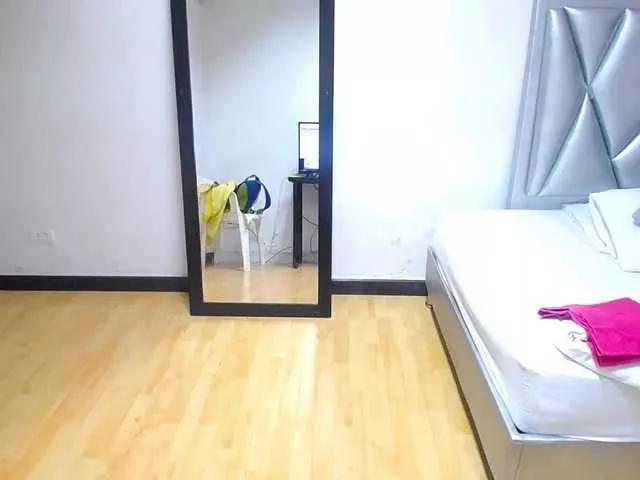 Offline goldenn-ass on BongaCams