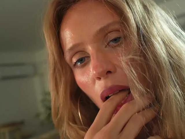 Offline HEYBANANA on BongaCams