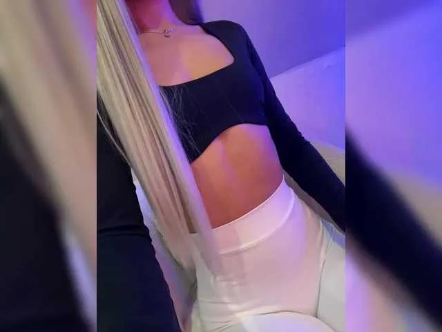 Offline HollyPolly111 on BongaCams