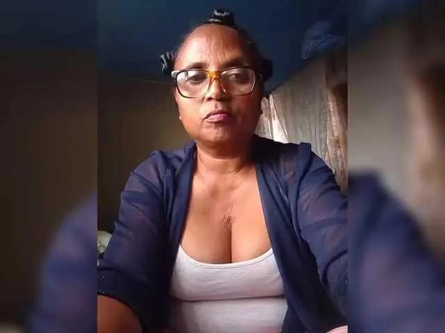 Freechat hotmomsexy on BongaCams