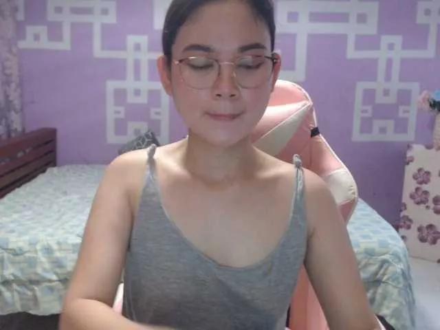 Offline HottieAnne on BongaCams