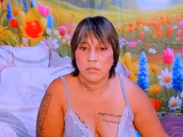 Offline indianroxy on BongaCams