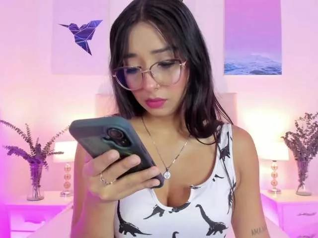 IrinaTannedd on BongaCams 