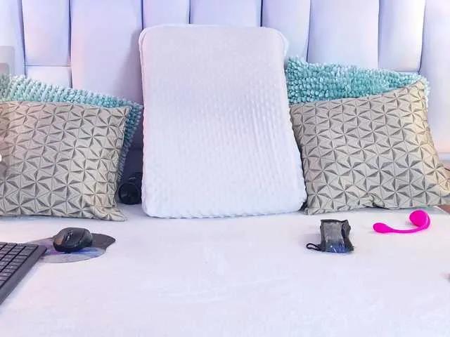 Offline IrisRoss on BongaCams