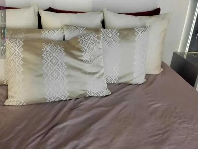 IvyEllis — Here I want to find someone who wants to share their fantasies with me, who wants me to be part of their dreams. I like to look at a hard cock and feel that you want me, I am sure you will enjoy spending time with me.