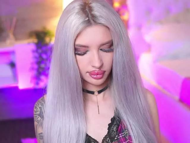 Offline JuicyJessye on BongaCams