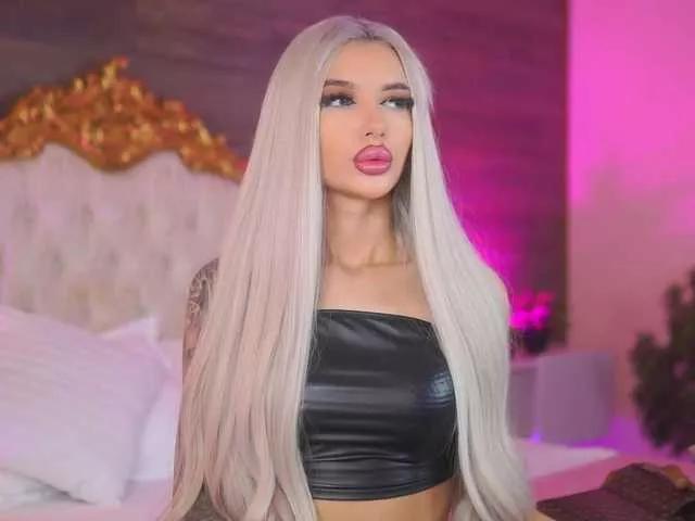 Offline JuicyJessye on BongaCams