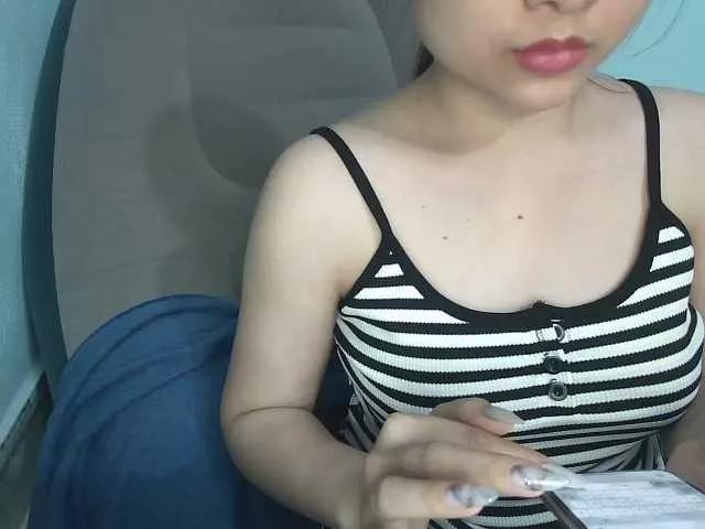 Offline Julia98 on BongaCams